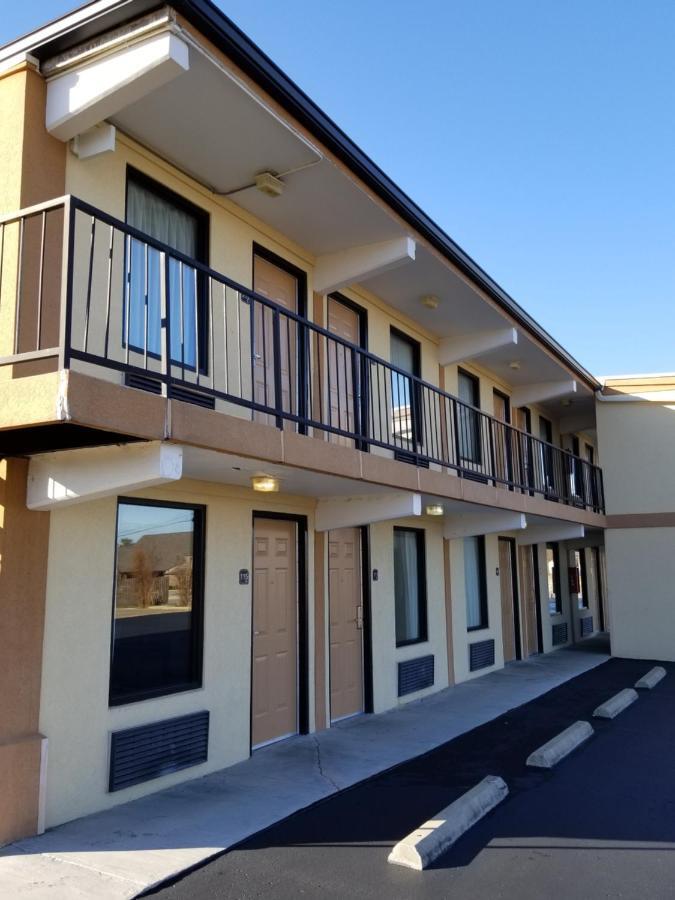 Drakes Creek Inn - Formerly The Relax Inn Hendersonville Exterior photo